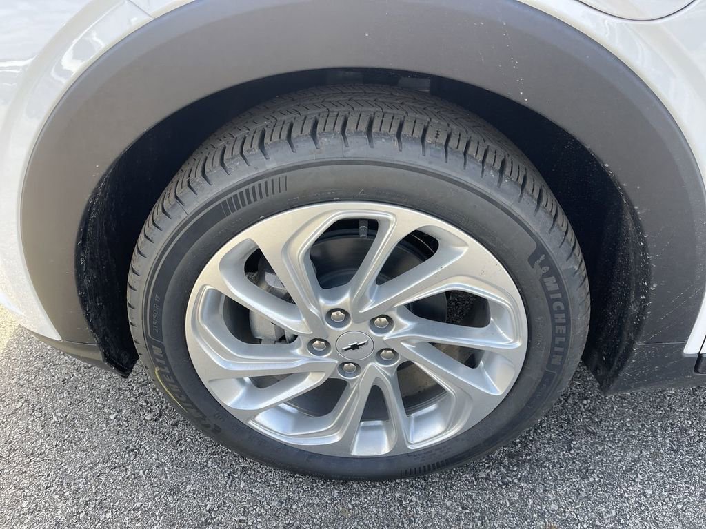 New 2027 Chevrolet Bolt LT w/ Comfort Package image 10