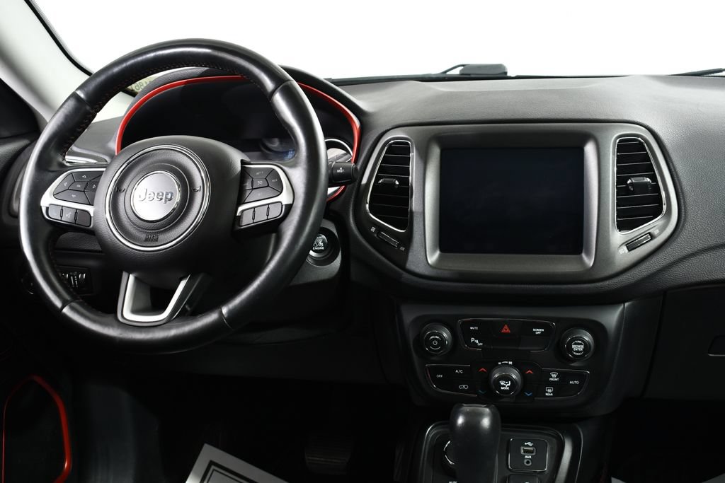 Used 2017 Jeep Compass Trailhawk w/ Leather Interior Group AWD/4WD image 8