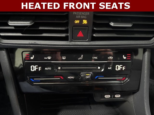 Used 2025 Volkswagen Jetta SE w/ Black Wheel Package image 4