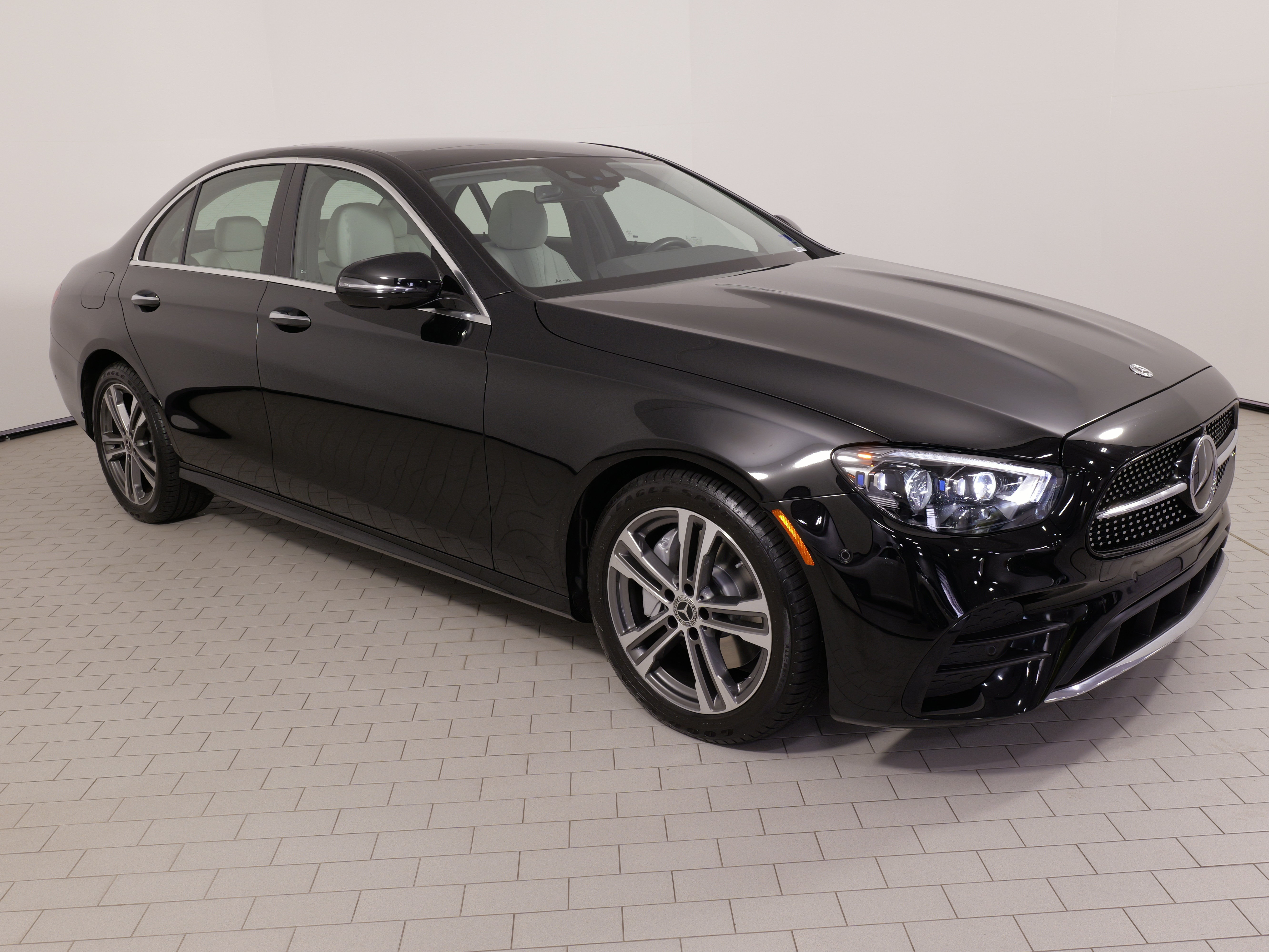 Used 2023 Mercedes-Benz E 350 4MATIC Sedan image 7