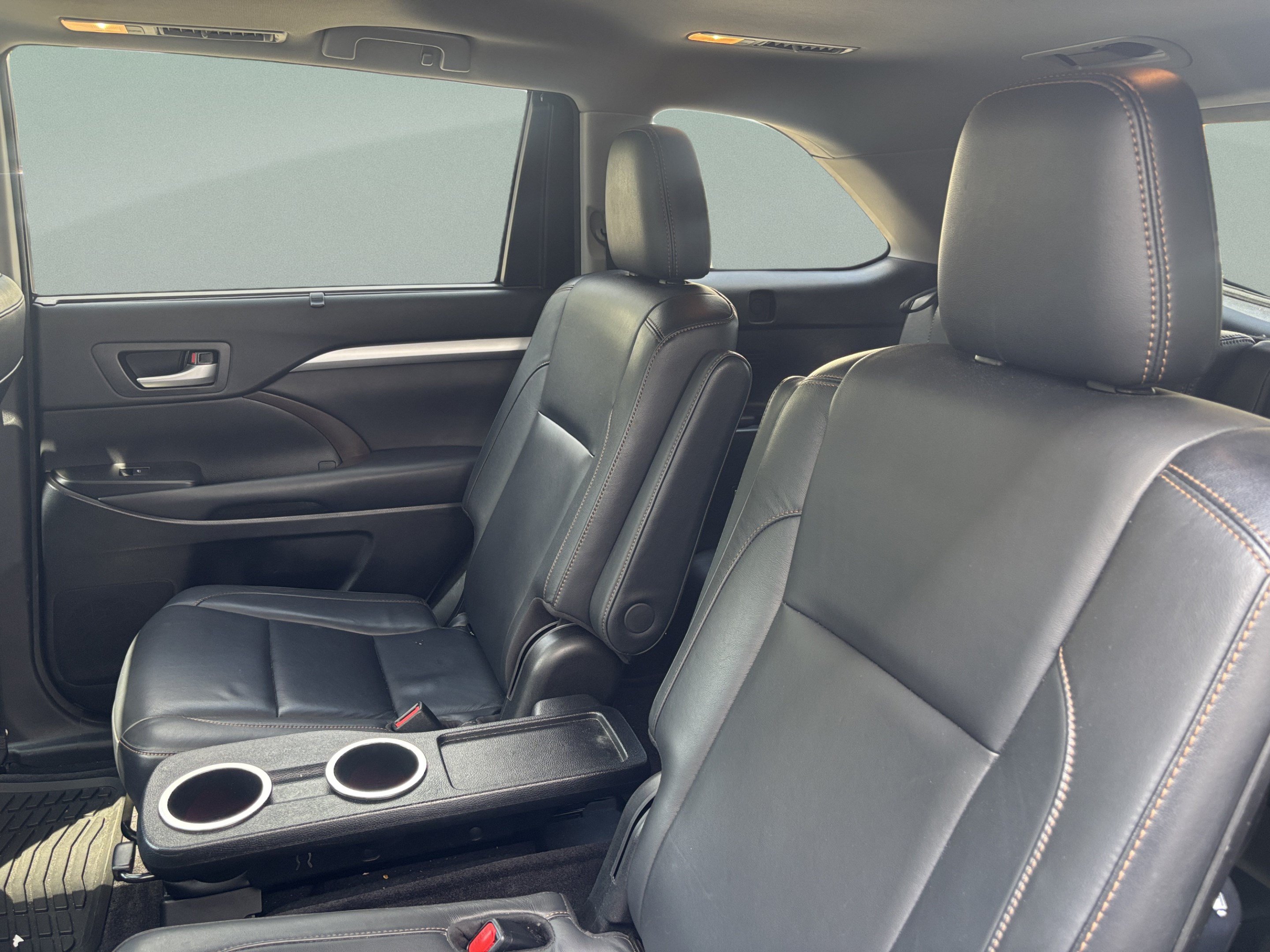 Used 2017 Toyota Highlander XLE FWD image 28
