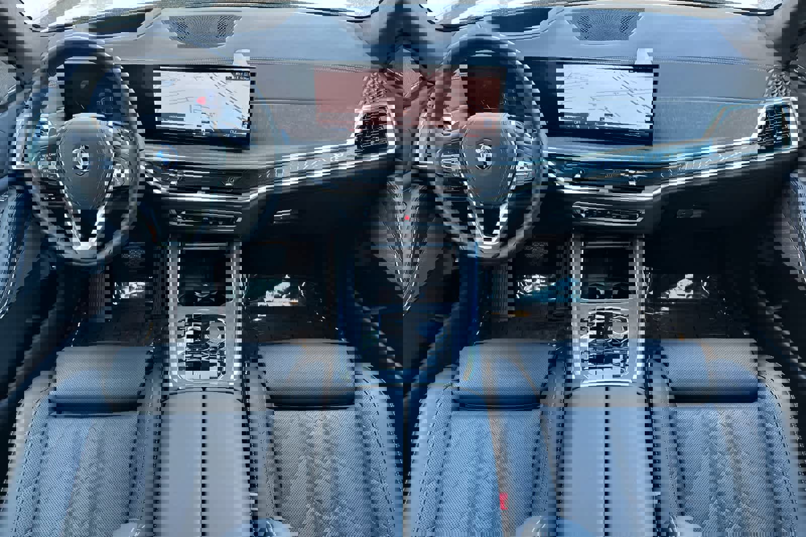 Used 2025 BMW X5 xDrive50e w/ Premium Package image 3