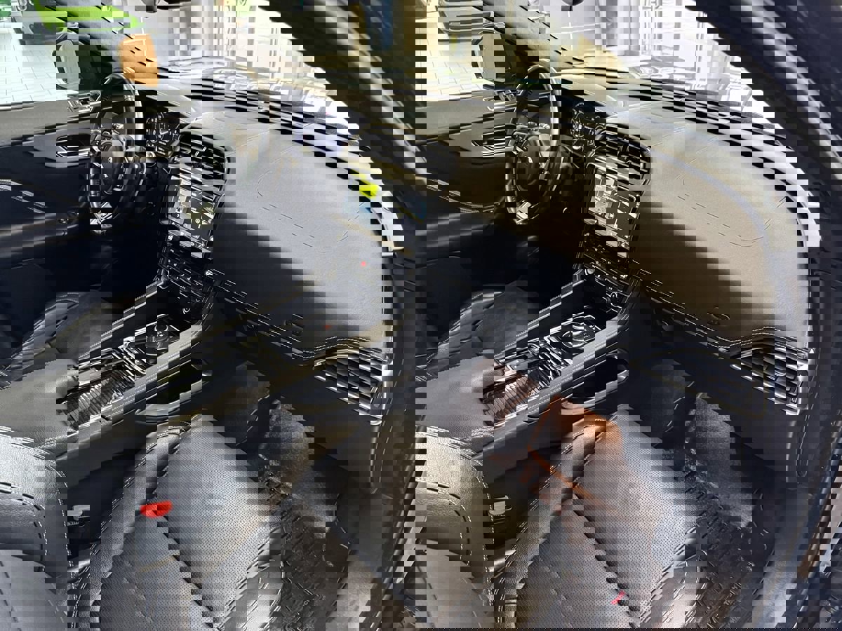 Used 2019 Jaguar F-PACE S image 17