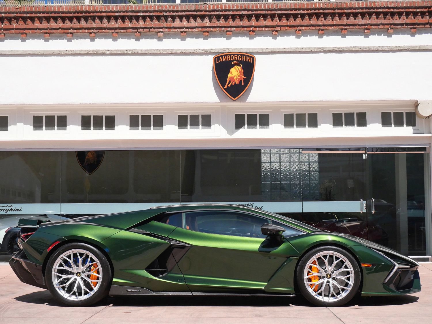 Used 2025 Lamborghini Revuelto AWD/4WD image 2