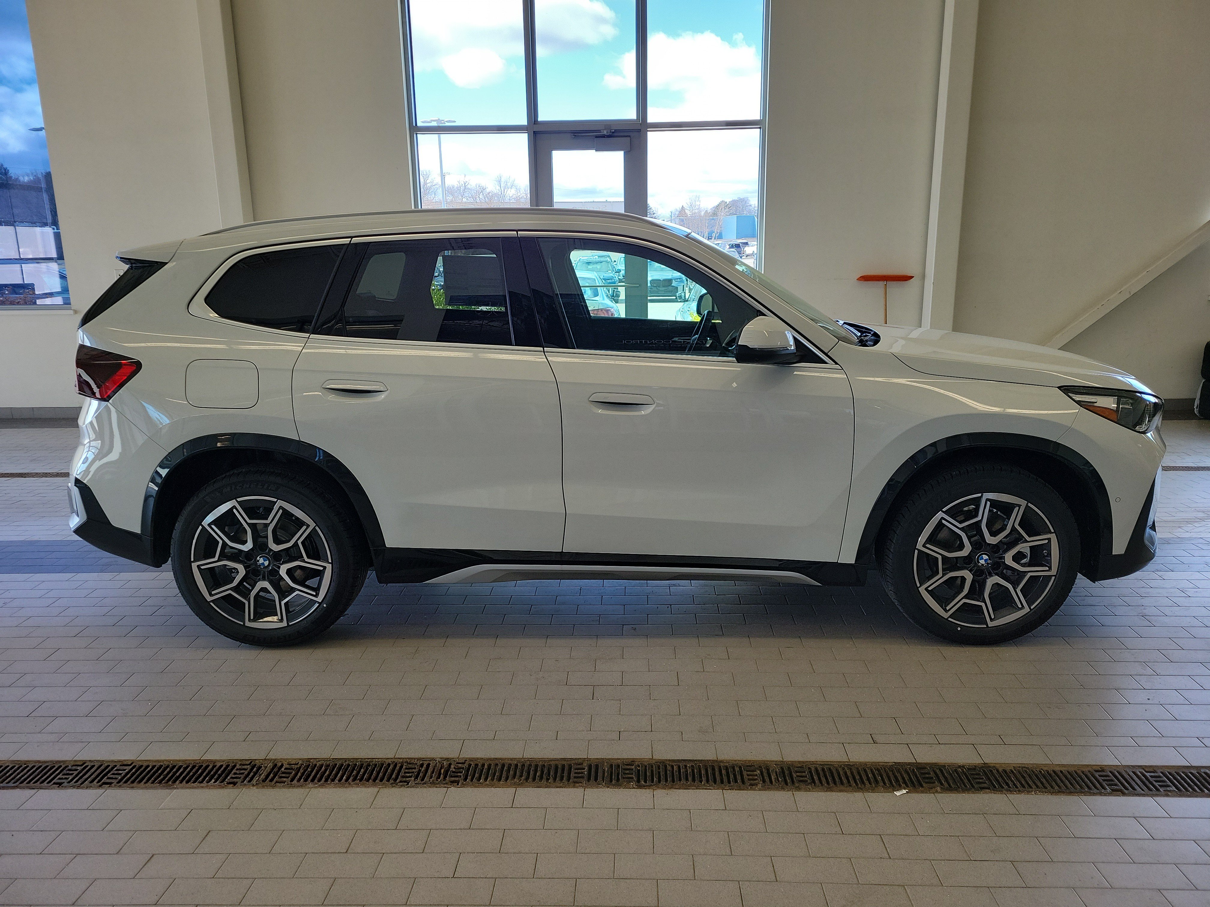 Used 2026 BMW X1 xDrive28i w/ Technology Package AWD/4WD image 4