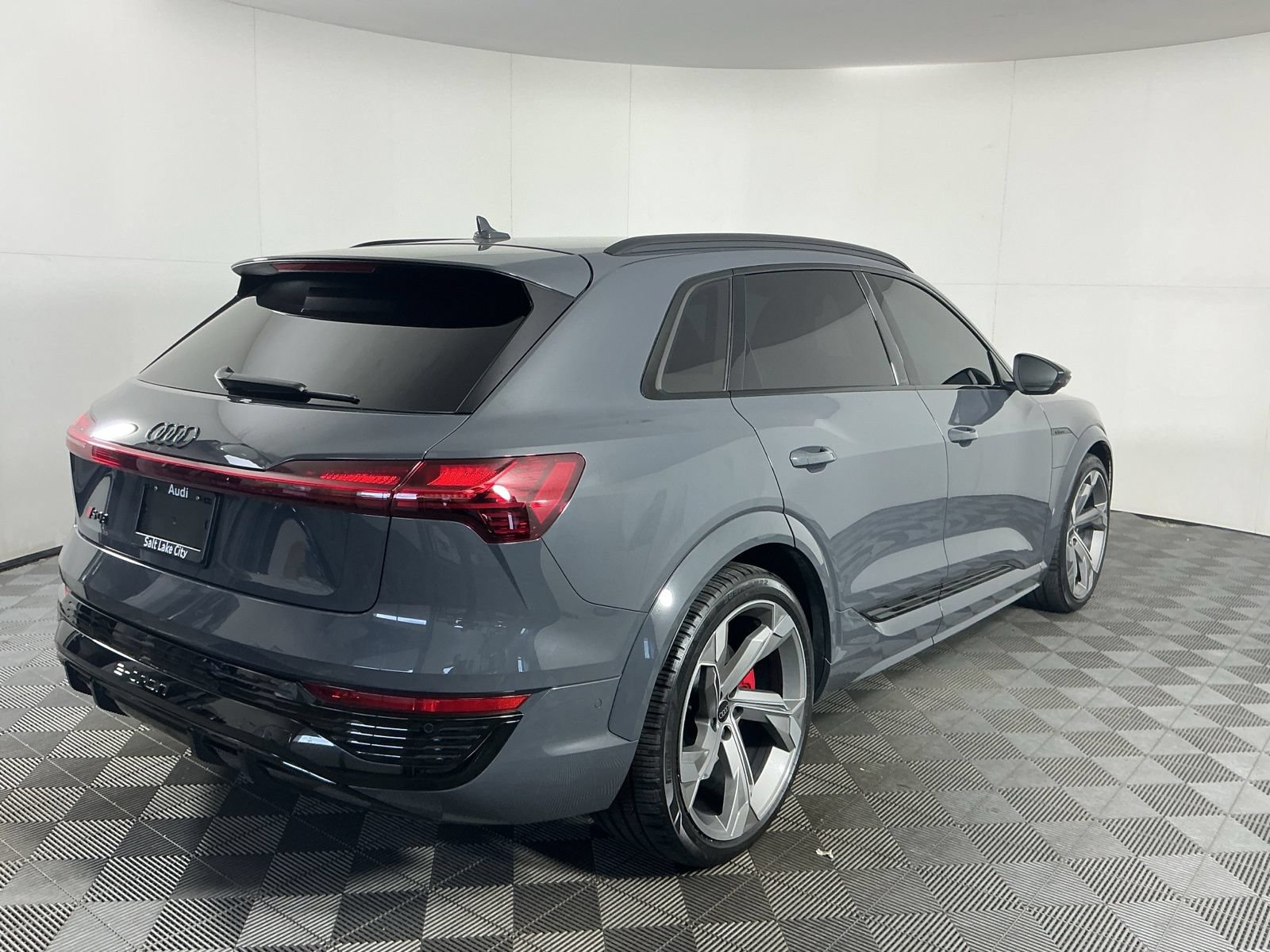 Used 2024 Audi SQ8 e-tron Premium Plus w/ Black Optic Package AWD/4WD image 8