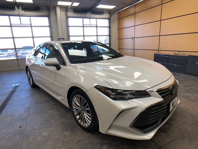 Used 2019 Toyota Avalon Limited image 1