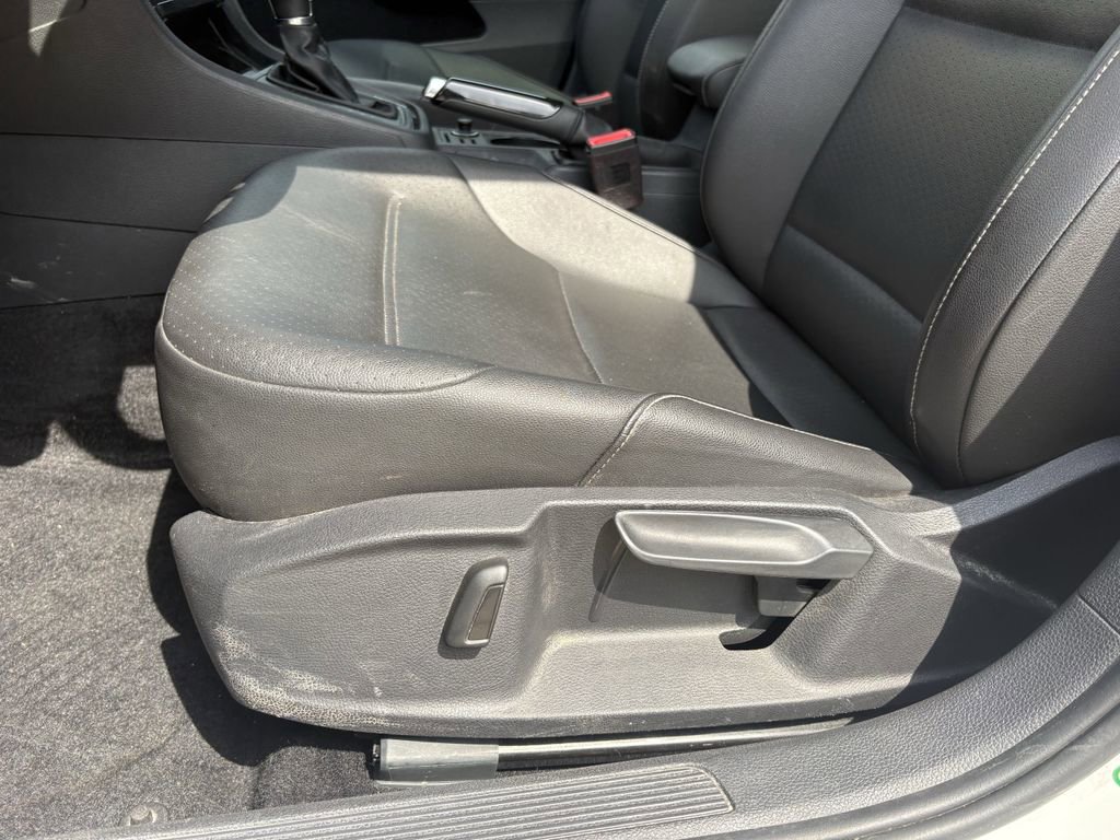 Used 2019 Volkswagen Golf SE image 13