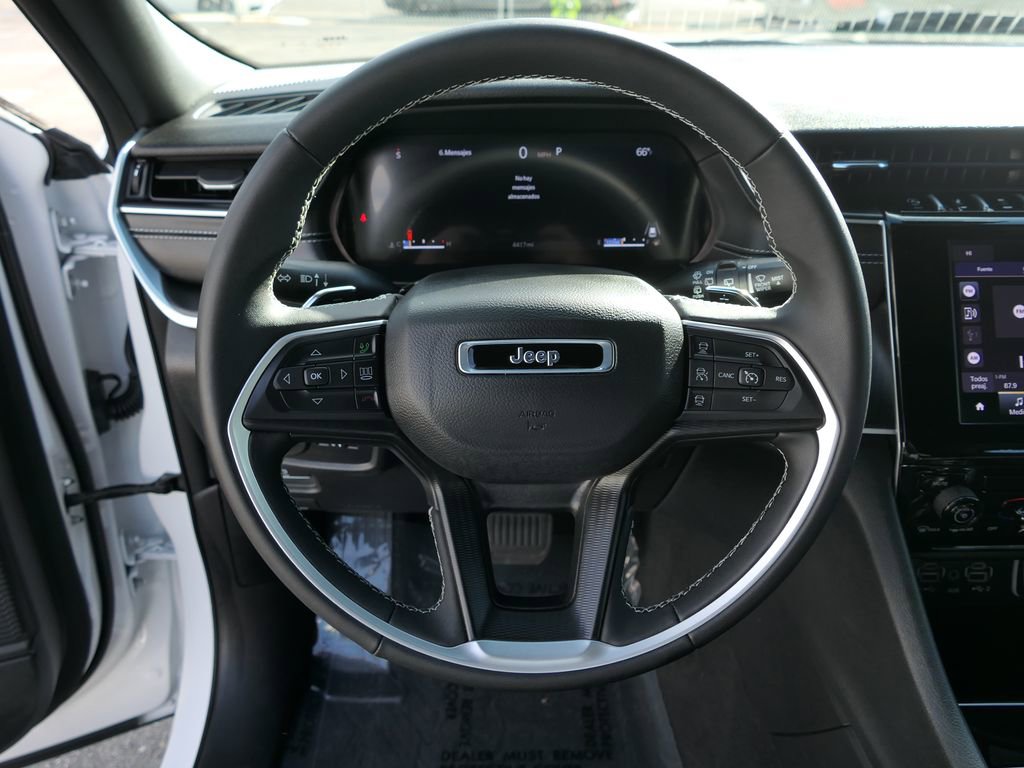 Used 2024 Jeep Grand Cherokee Laredo X image 15