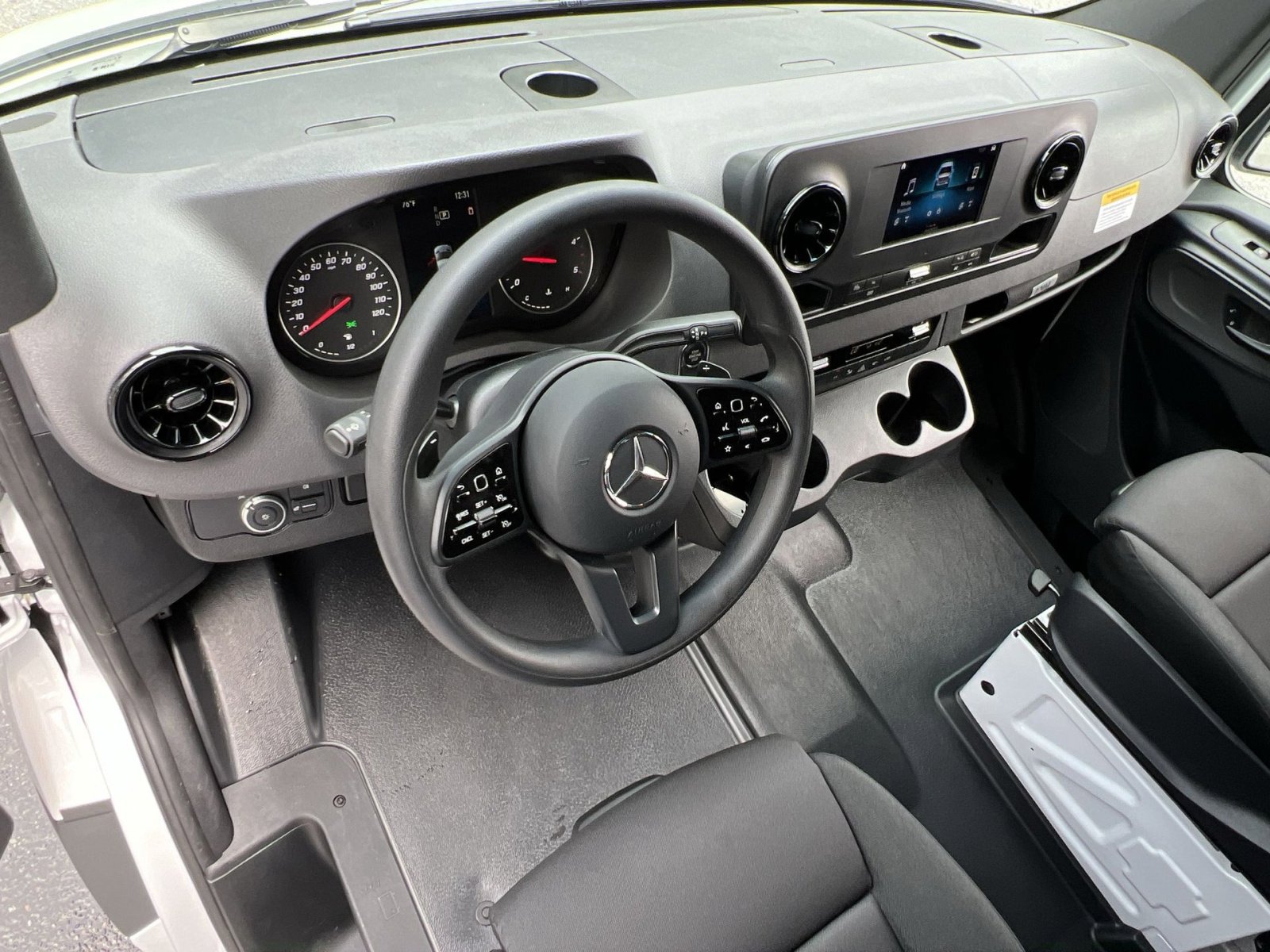 Used 2024 Mercedes-Benz Sprinter 2500 image 21