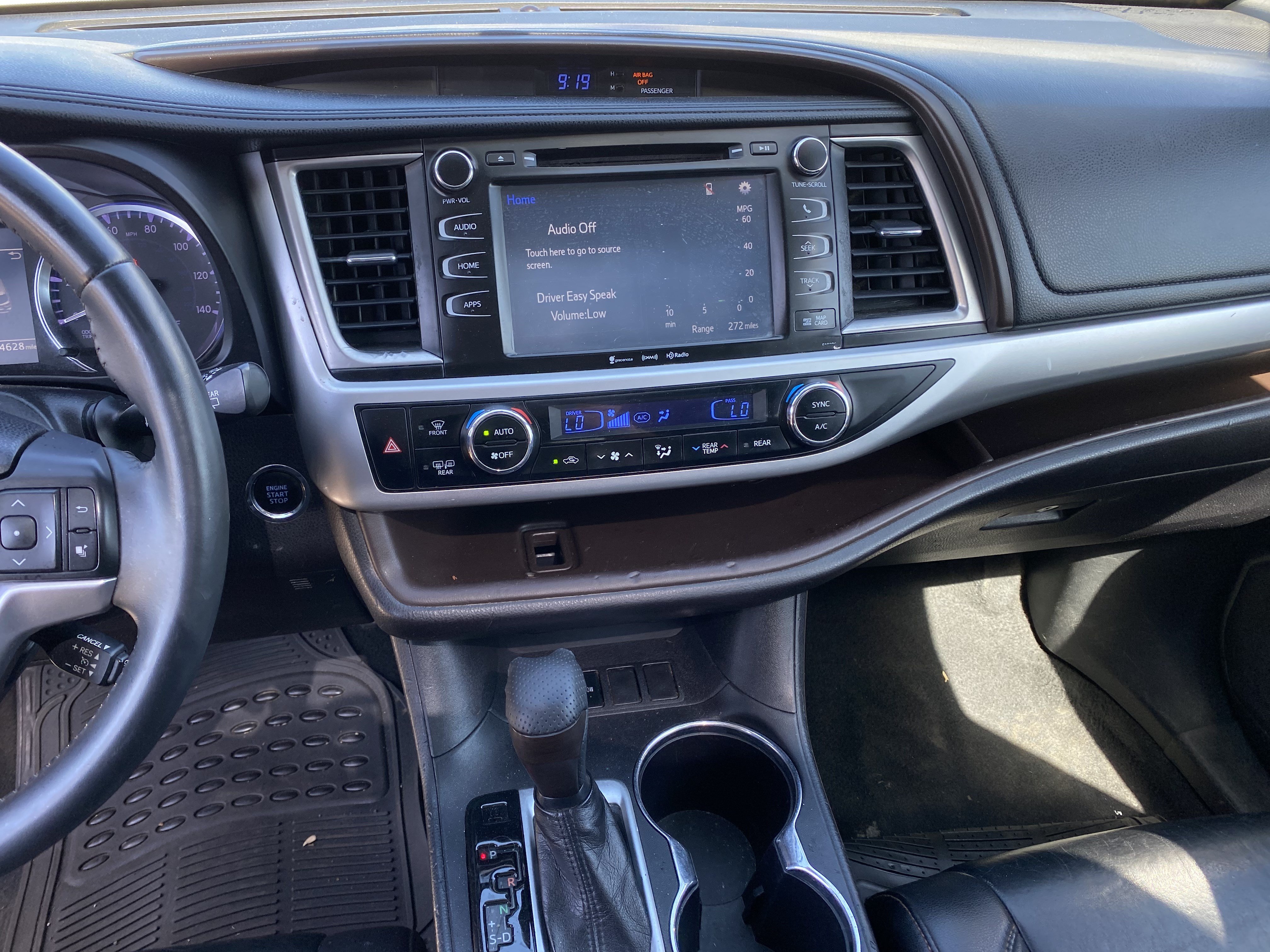 Used 2019 Toyota Highlander XLE FWD image 14
