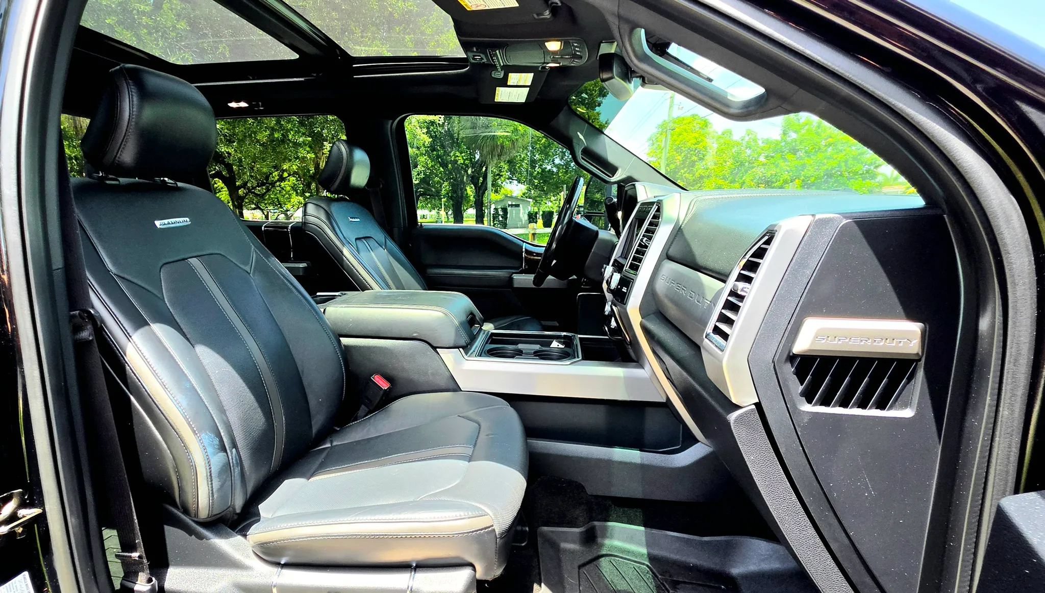 Used 2017 Ford F450 Platinum w/ Platinum Ultimate Package AWD/4WD image 4
