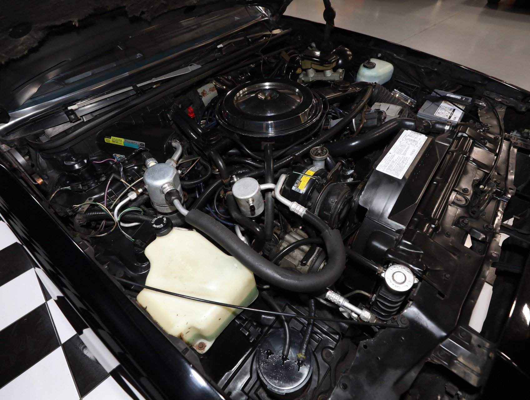 Used 1987 Oldsmobile Cutlass Supreme Salon RWD image 74