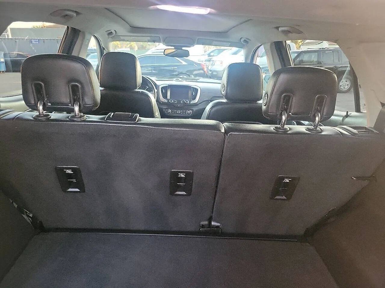Used 2019 GMC Terrain SLT w/ Preferred Package FWD image 16