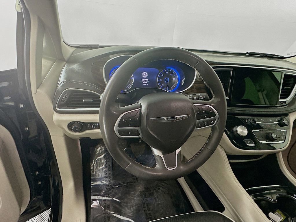 Certified 2024 Chrysler Pacifica Limited image 18