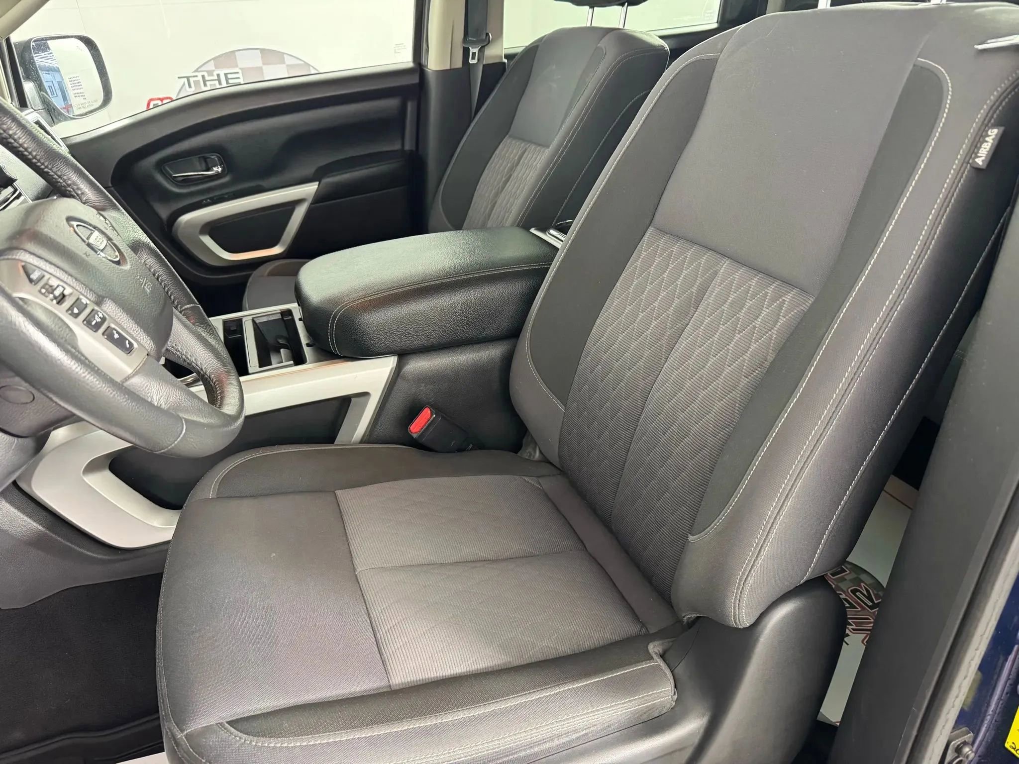 Used 2021 Nissan Titan SV w/ SV Convenience Package image 33