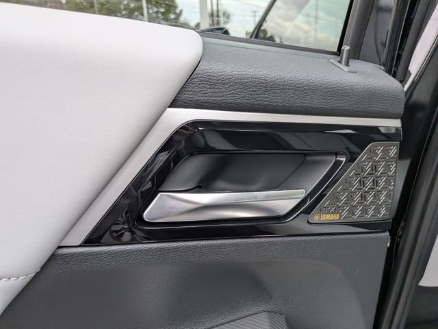 New 2025 Mitsubishi Outlander SE image 27