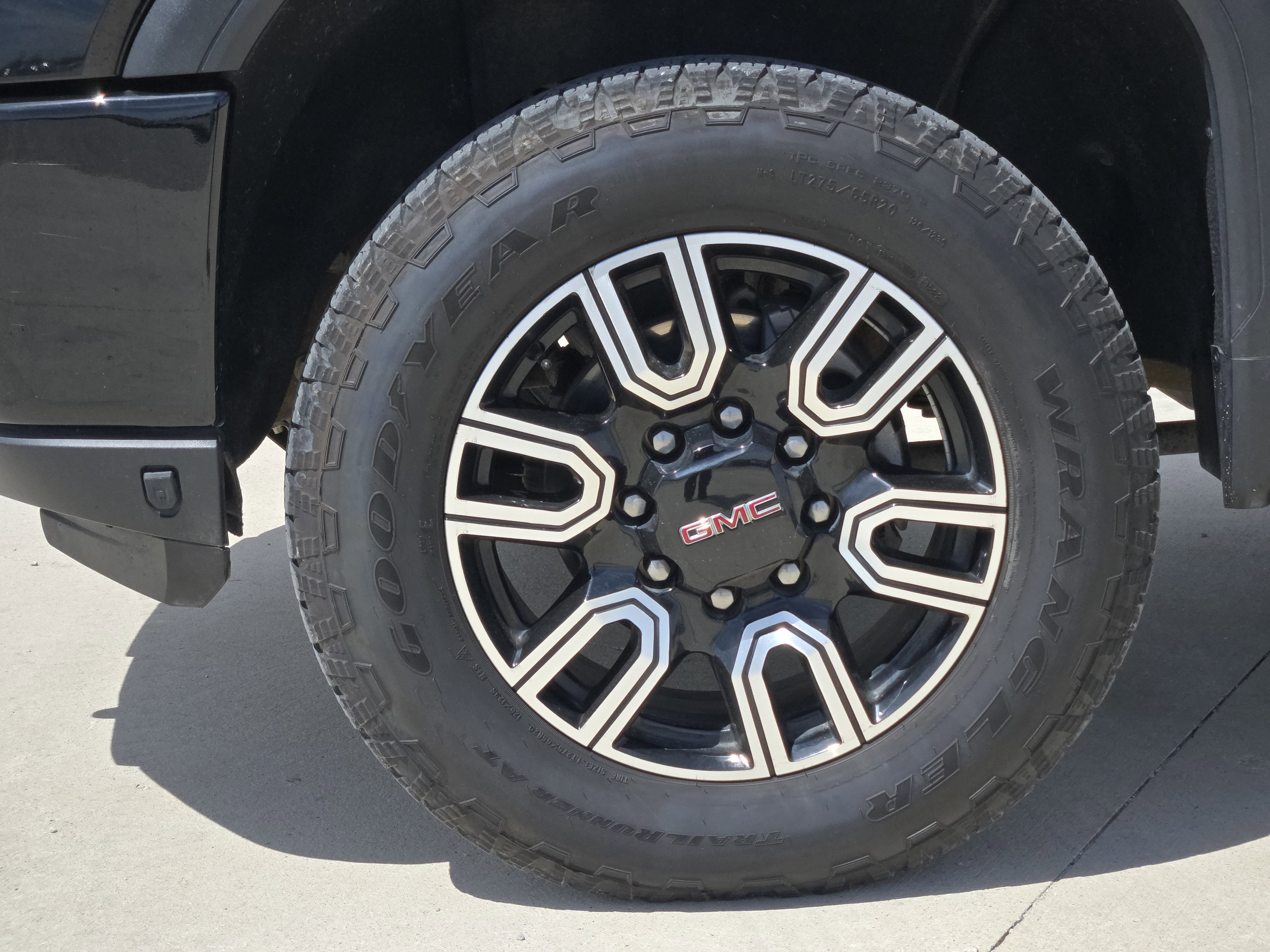 Used 2022 GMC Sierra 2500 AT4 w/ AT4 Premium Plus Package image 13
