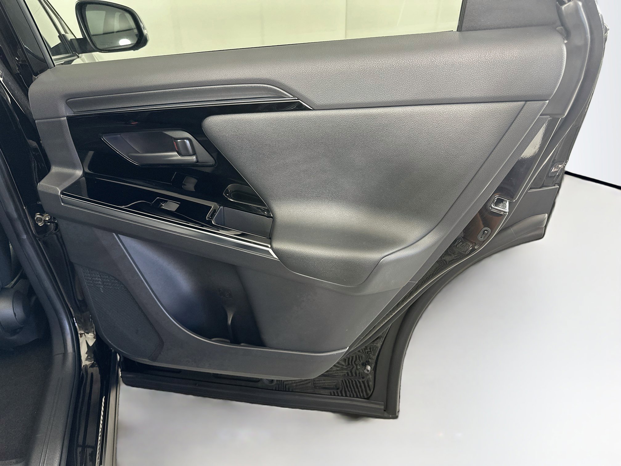 Used 2023 Subaru Solterra AWD image 31