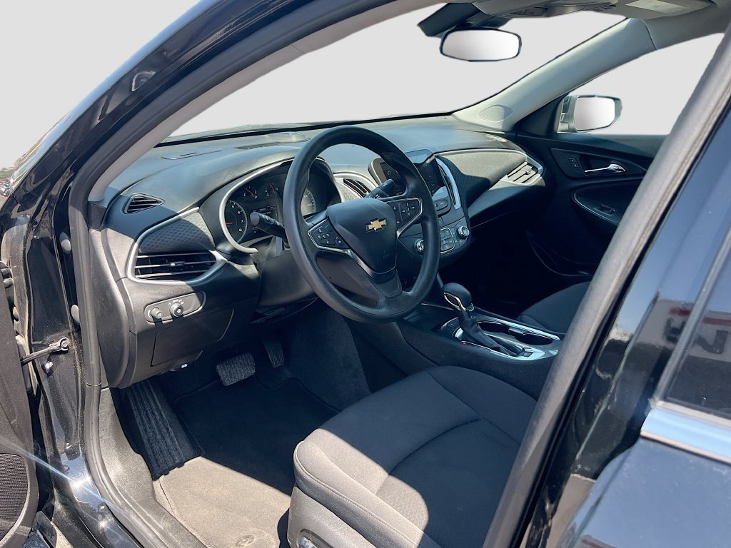 Used 2025 Chevrolet Malibu LT FWD image 9