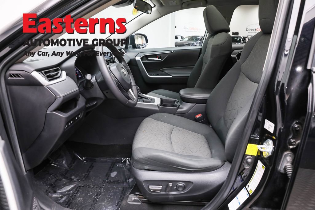 Used 2021 Toyota RAV4 XLE w/ Convenience Package image 14