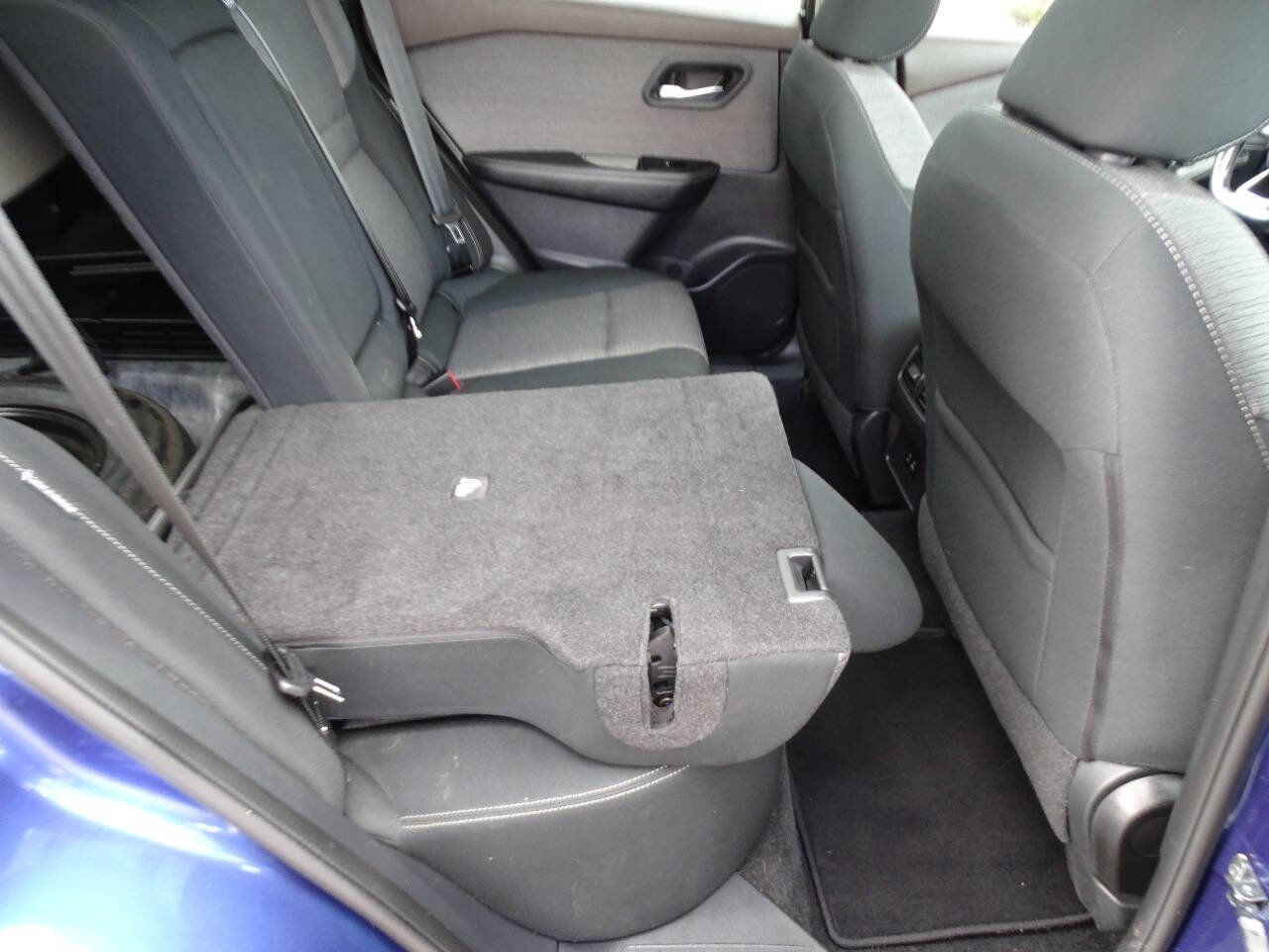 Used 2021 Nissan Rogue SV image 37