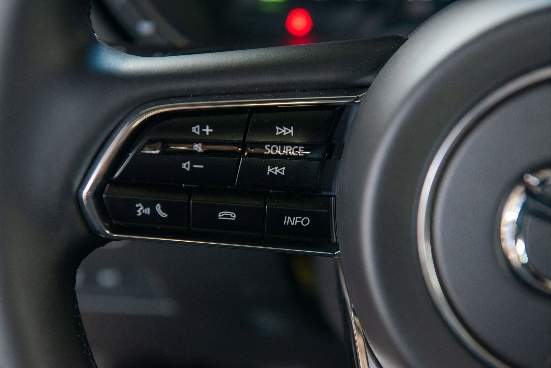 New 2025 MAZDA CX-70 Plug-In Hybrid w/ Premium Plus image 27