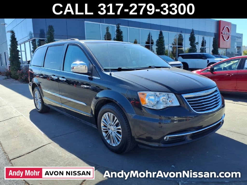 Used 2016 Chrysler Town & Country Touring-L FWD image 2