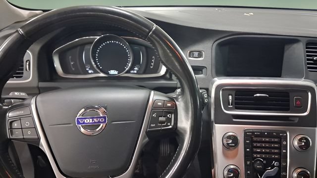 Used 2018 Volvo V60 T5 Dynamic w/ Vision Package FWD image 9