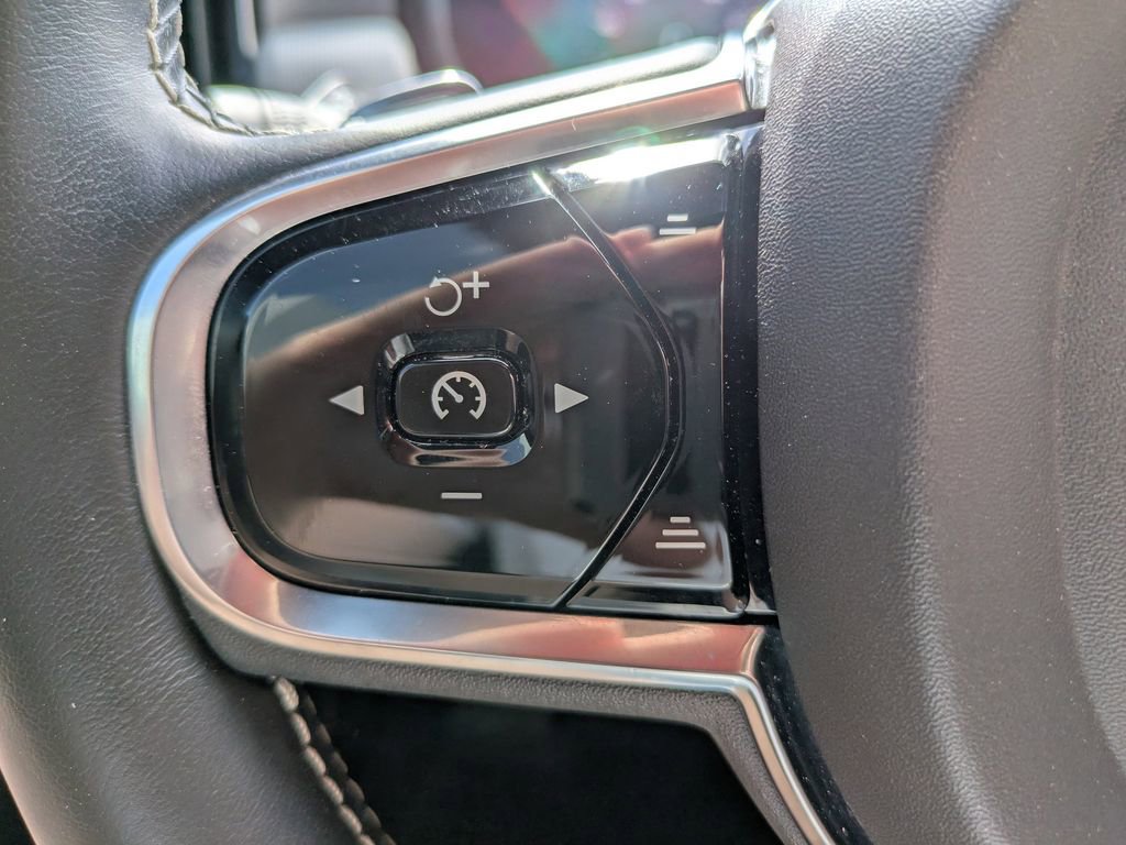Used 2020 Volvo S90 T6 R-Design image 25