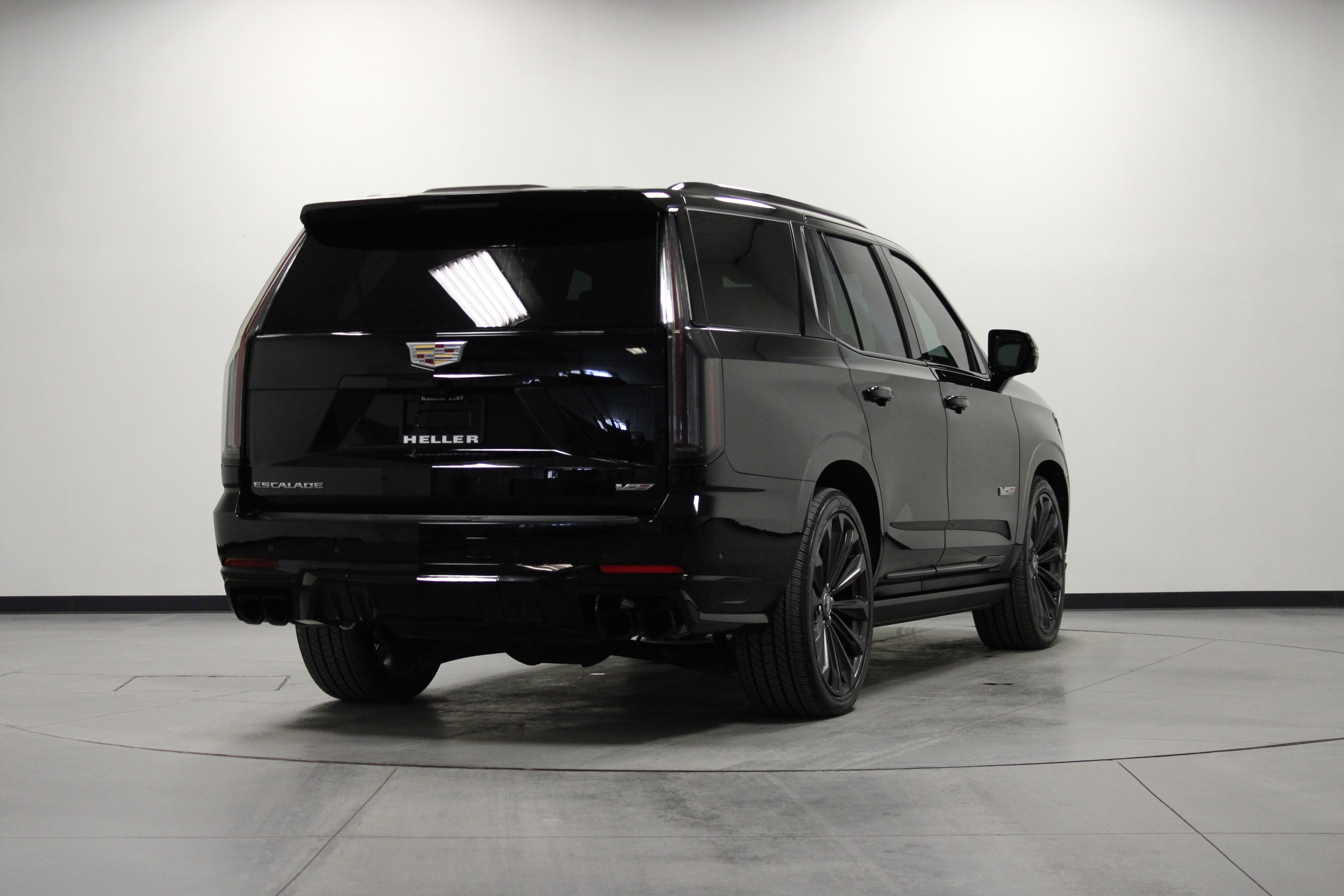 Used 2025 Cadillac Escalade V image 4
