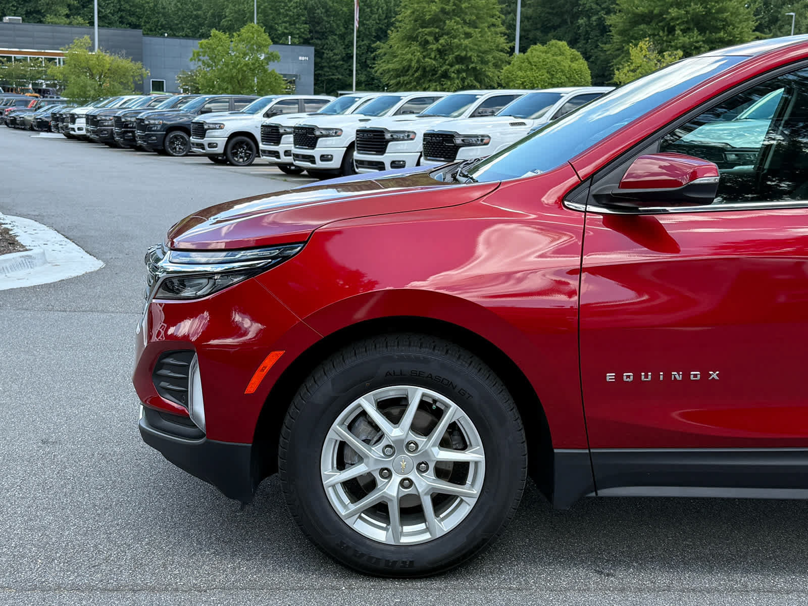 Used 2024 Chevrolet Equinox LT FWD image 10