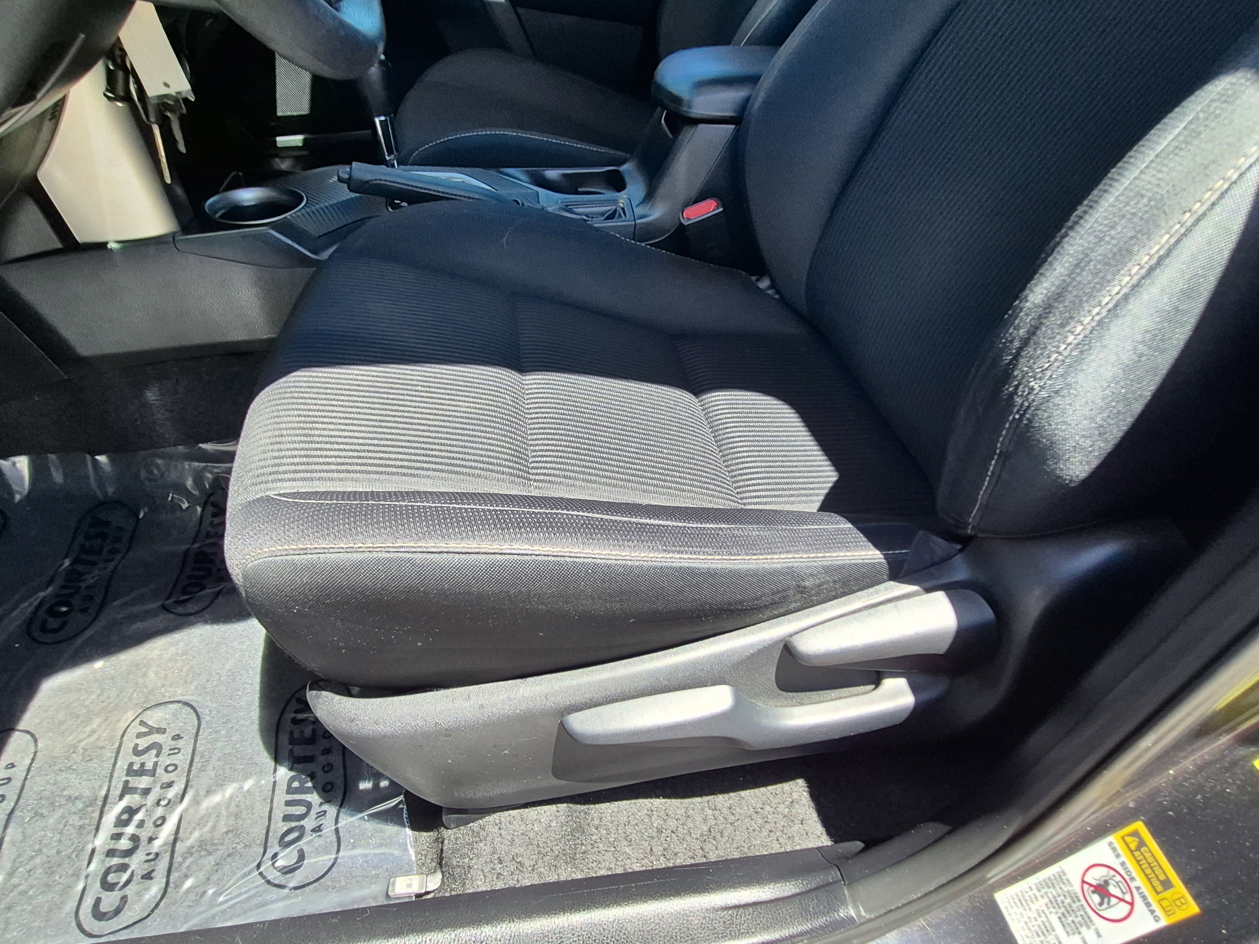 Used 2015 Toyota RAV4 XLE FWD image 20
