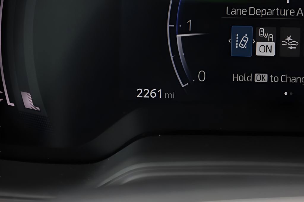 Certified 2025 Toyota Corolla SE w/ SE Premium Package FWD image 32