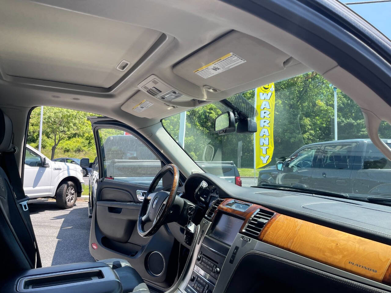 Used 2014 Cadillac Escalade Platinum image 37