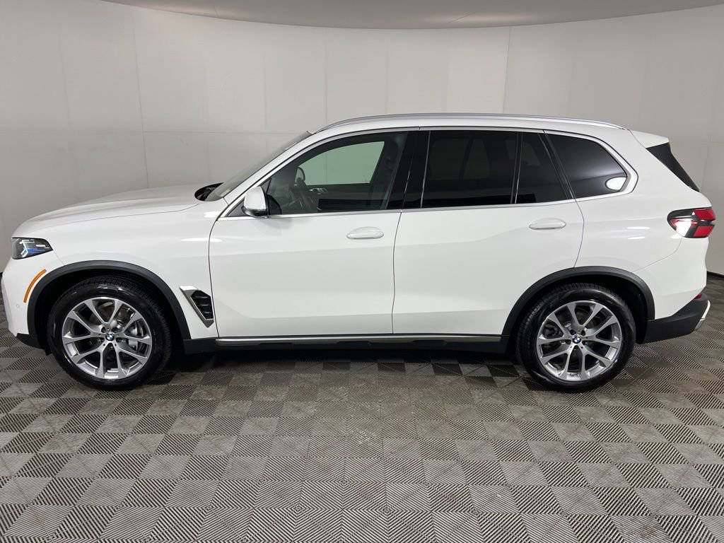 Used 2026 BMW X5 xDrive40i w/ Parking Assistance Package image 8