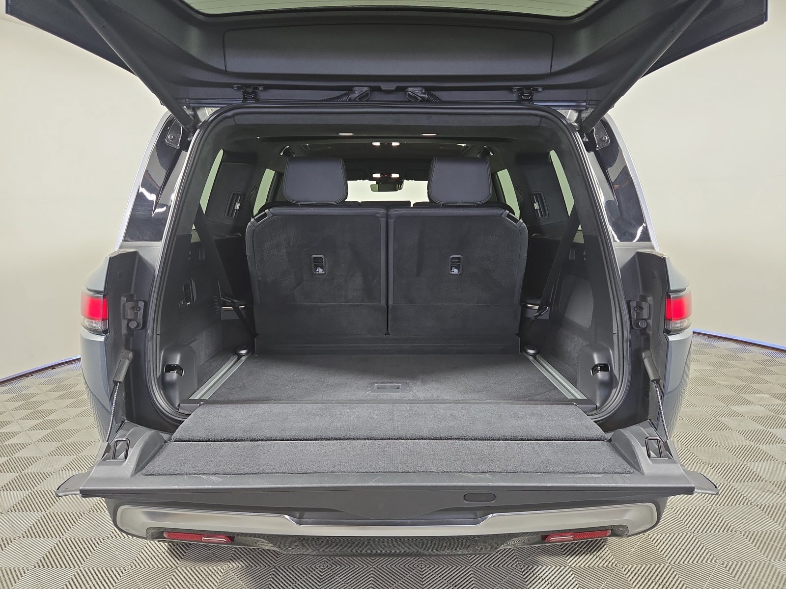 Used 2022 Rivian R1S Launch Edition Quad AWD/4WD image 15