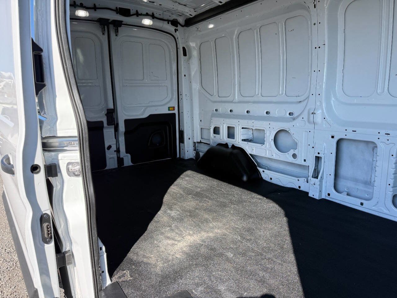 Used 2025 Ford Transit 250 250 AWD 3dr LWB Medium Roof Ca image 27