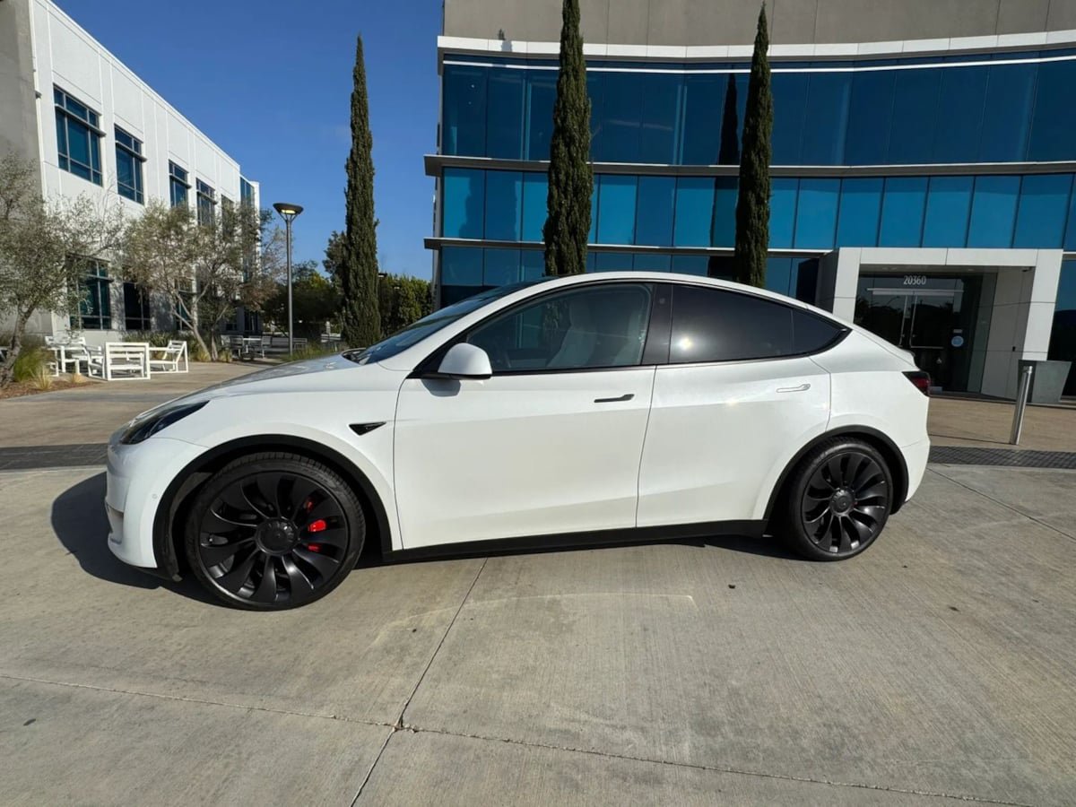 Used 2023 Tesla Model Y Performance AWD/4WD image 9