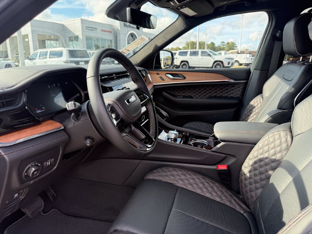 New 2027 Jeep Grand Cherokee Summit AWD/4WD image 4