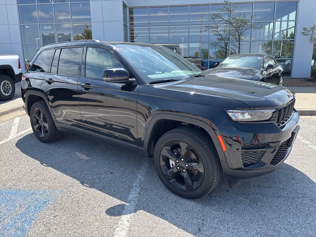 New 2025 Jeep Grand Cherokee Altitude AWD/4WD image 36