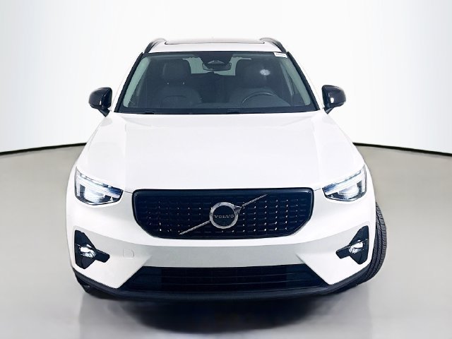 Used 2026 Volvo XC40 B5 Plus AWD/4WD image 2