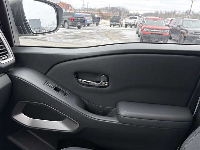 Used 2022 Nissan Frontier SV w/ Technology Package image 21