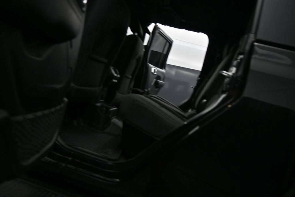 Used 2022 Jeep Gladiator Sport AWD/4WD image 16