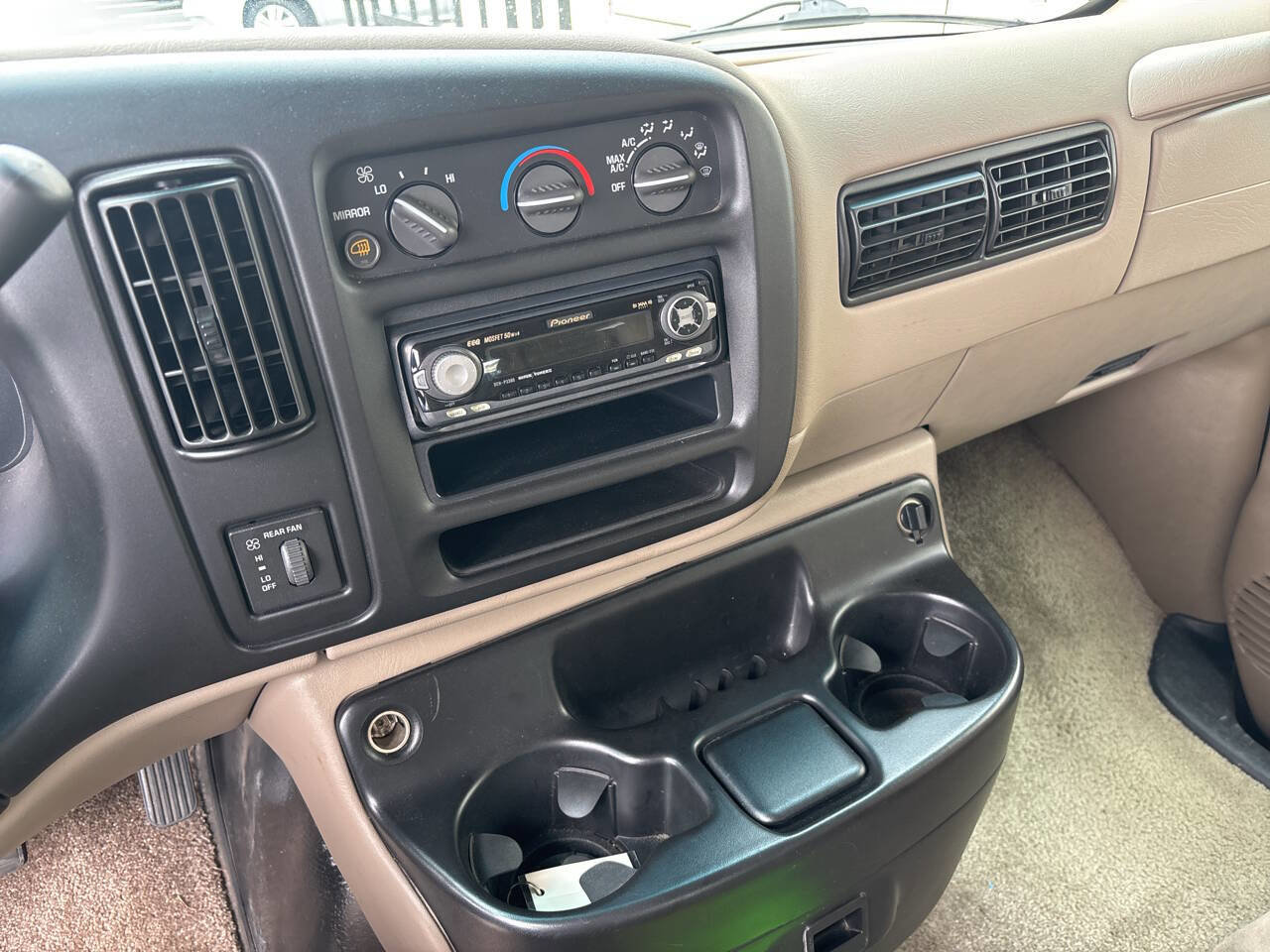 Used 2001 Chevrolet Express 1500 RWD image 27