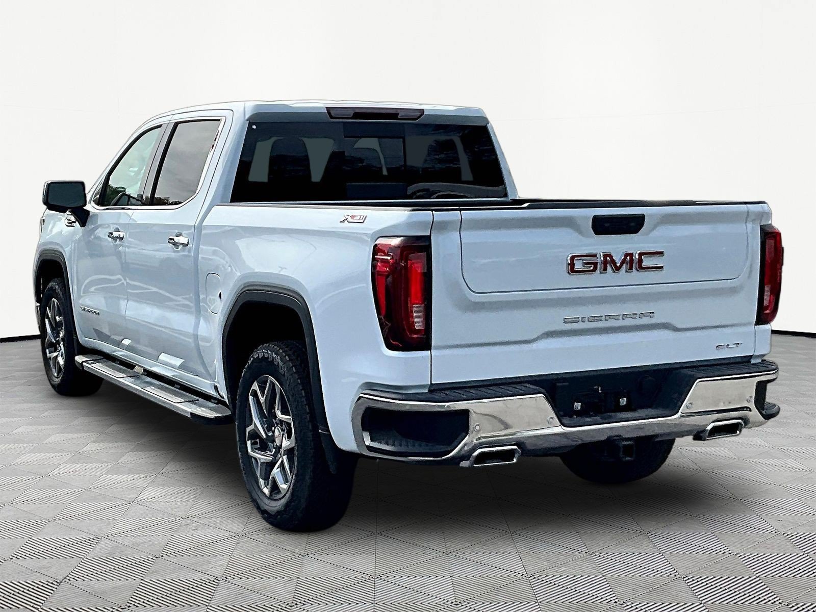 New 2026 GMC Sierra 1500 SLT w/ SLT Premium Plus Package AWD/4WD image 4