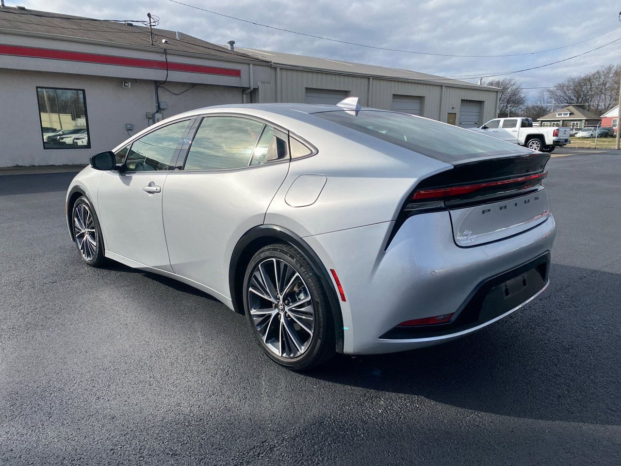 Used 2023 Toyota Prius XLE image 7