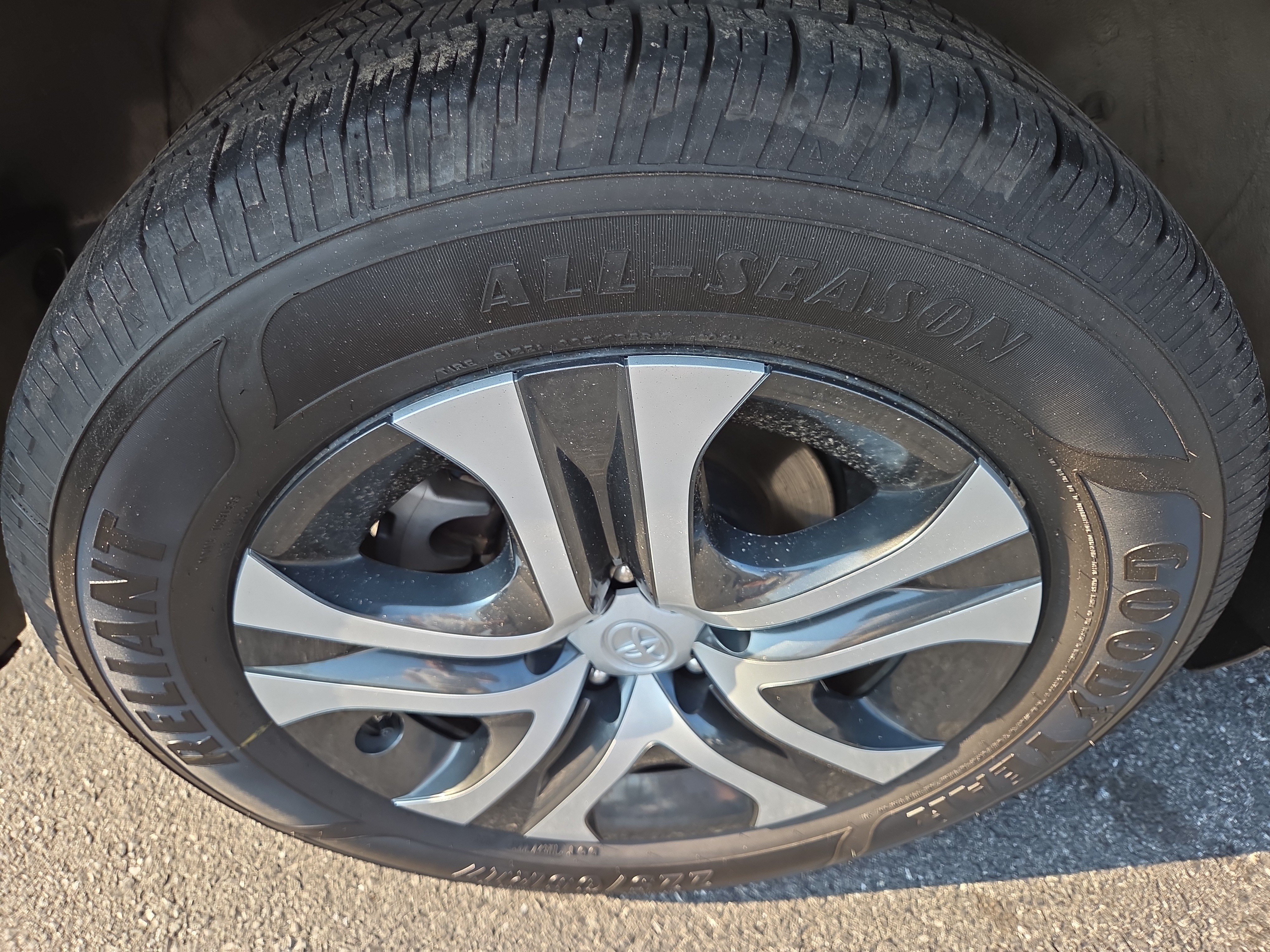 Used 2018 Toyota RAV4 LE w/ All Weather Liner Package AWD/4WD image 11