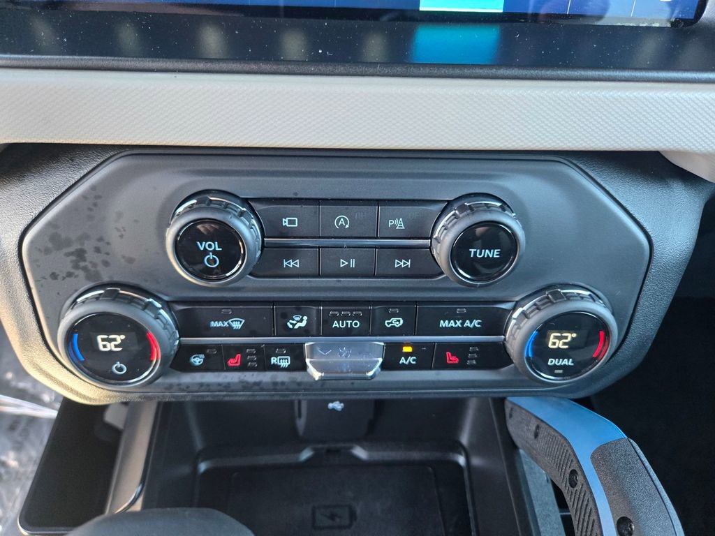 Used 2023 Ford Bronco Wildtrak image 16