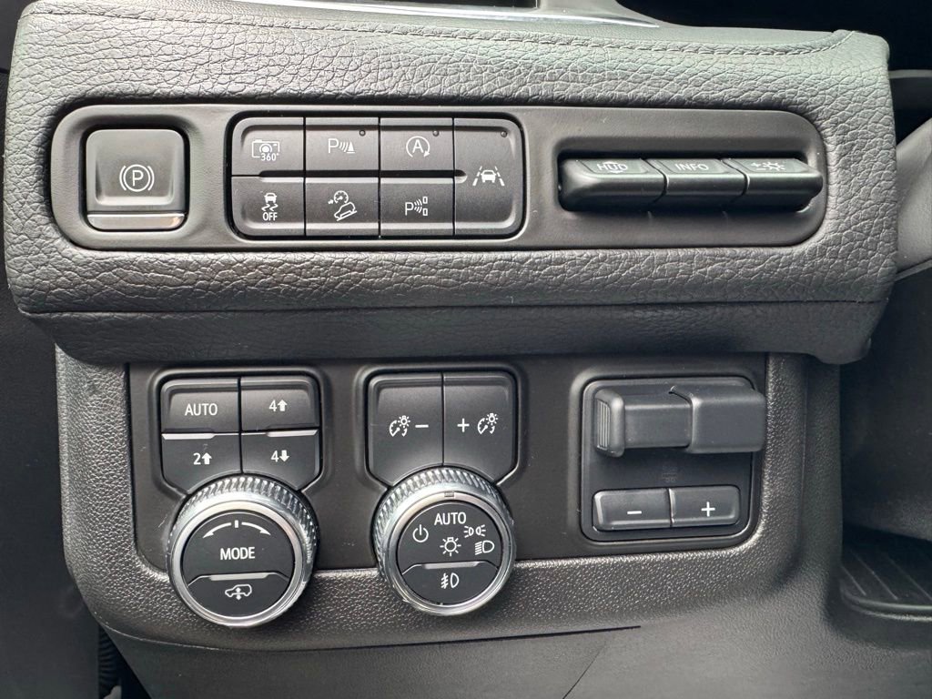 Used 2023 GMC Yukon Denali w/ Denali Reserve Package image 34